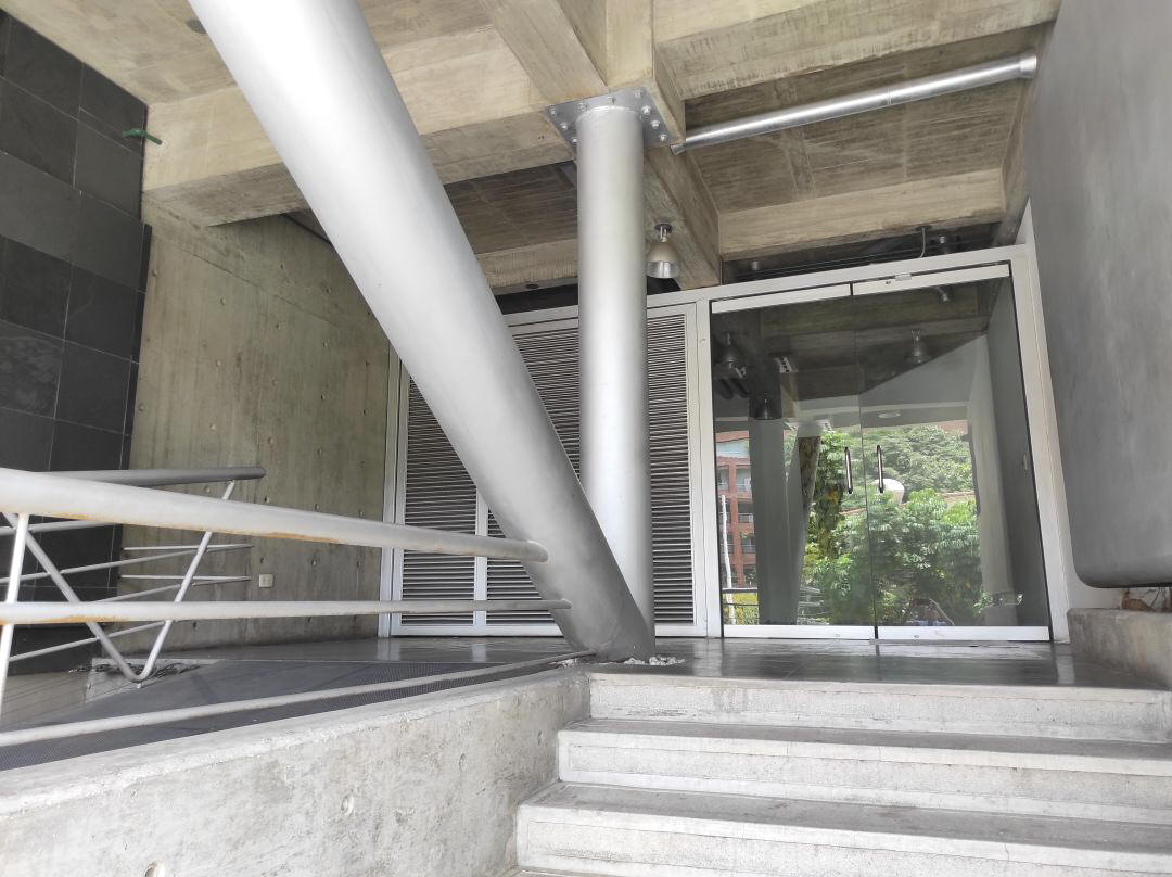 Se alquila muy agradable "Loft" de 143 m2 en dos plantas. Amoblado.Cuenta con una ubicacin privilegiada y un diseo nico, muy agradable y particular.