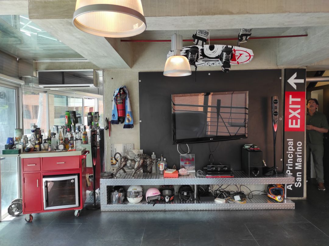 Se alquila muy agradable "Loft" de 143 m2 en dos plantas. Amoblado.Cuenta con una ubicacin privilegiada y un diseo nico, muy agradable y particular.