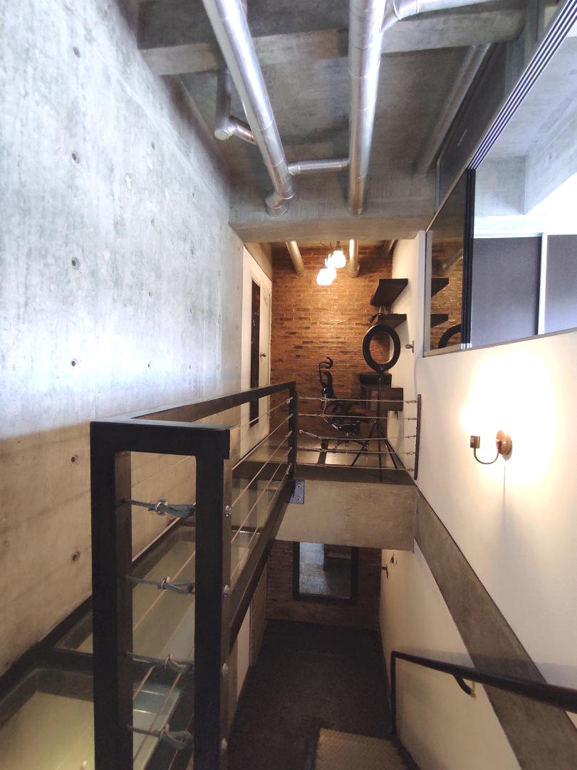 Se alquila muy agradable "Loft" de 143 m2 en dos plantas. Amoblado.Cuenta con una ubicacin privilegiada y un diseo nico, muy agradable y particular.