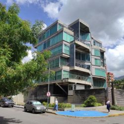 Se alquila muy agradable "Loft" de 143 m2 en dos plantas. Amoblado.Cuenta con una ubicacin privilegiada y un diseo nico, muy agradable y particular.