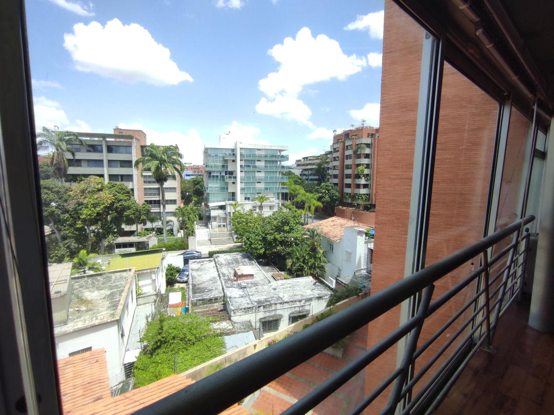Se alquila muy agradable "Loft" de 143 m2 en dos plantas. Amoblado.Cuenta con una ubicacin privilegiada y un diseo nico, muy agradable y particular.