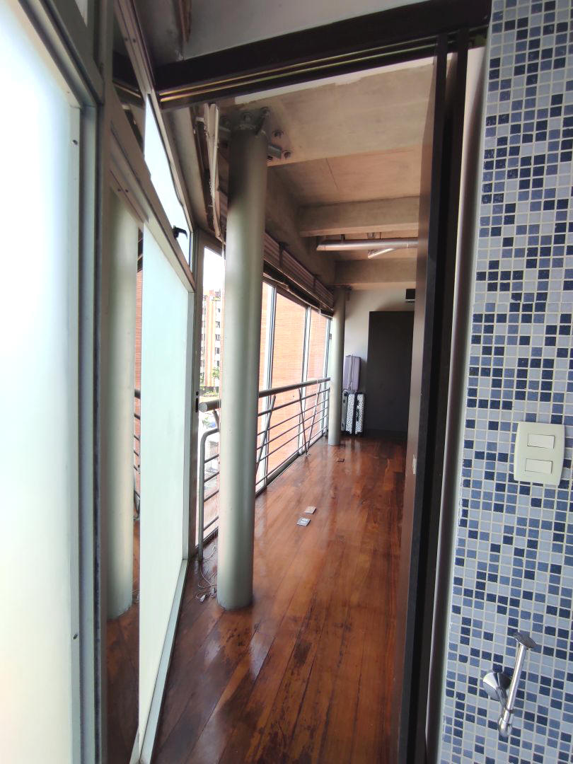 Se alquila muy agradable "Loft" de 143 m2 en dos plantas. Amoblado.Cuenta con una ubicacin privilegiada y un diseo nico, muy agradable y particular.
