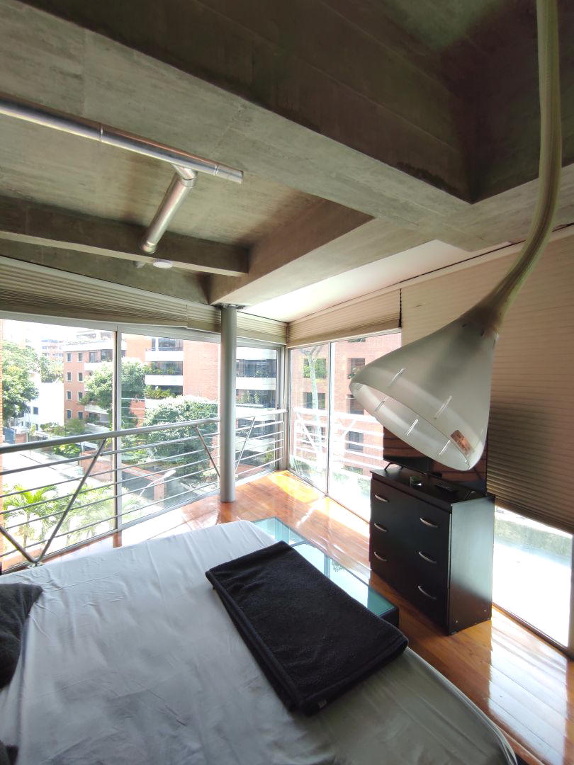 Se alquila muy agradable "Loft" de 143 m2 en dos plantas. Amoblado.Cuenta con una ubicacin privilegiada y un diseo nico, muy agradable y particular.
