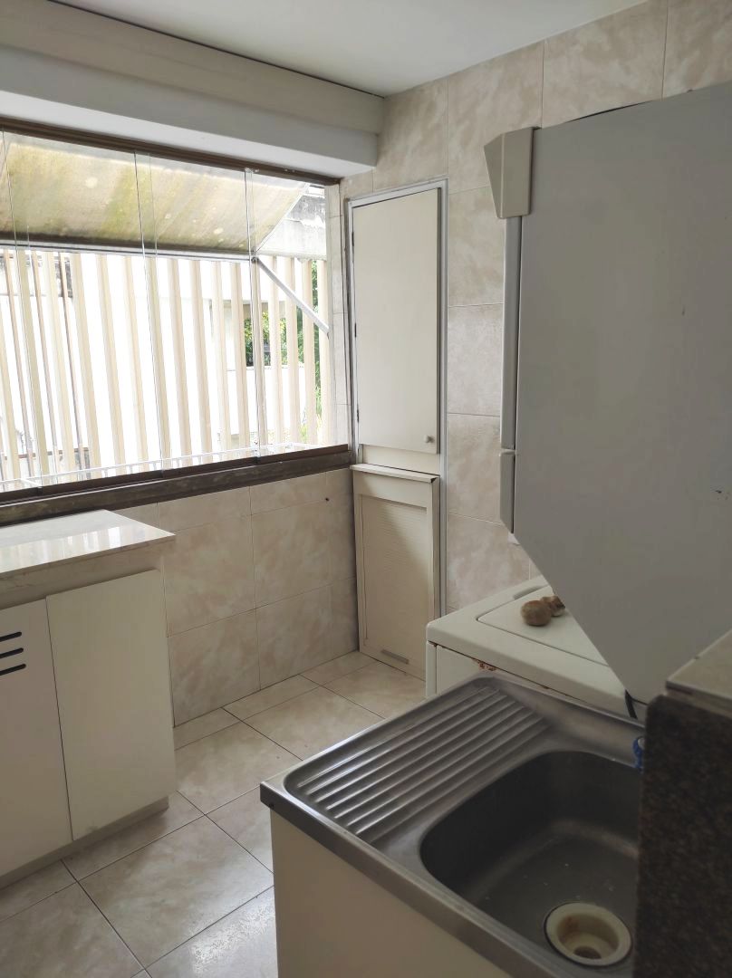 Se alquila rendidor apartamento en Atalaya, Alta Florida. Vista panormica. Excelente conjunto, muy bien mantenido, ubicado en calle terminal. Zona muy tranquila y segura.