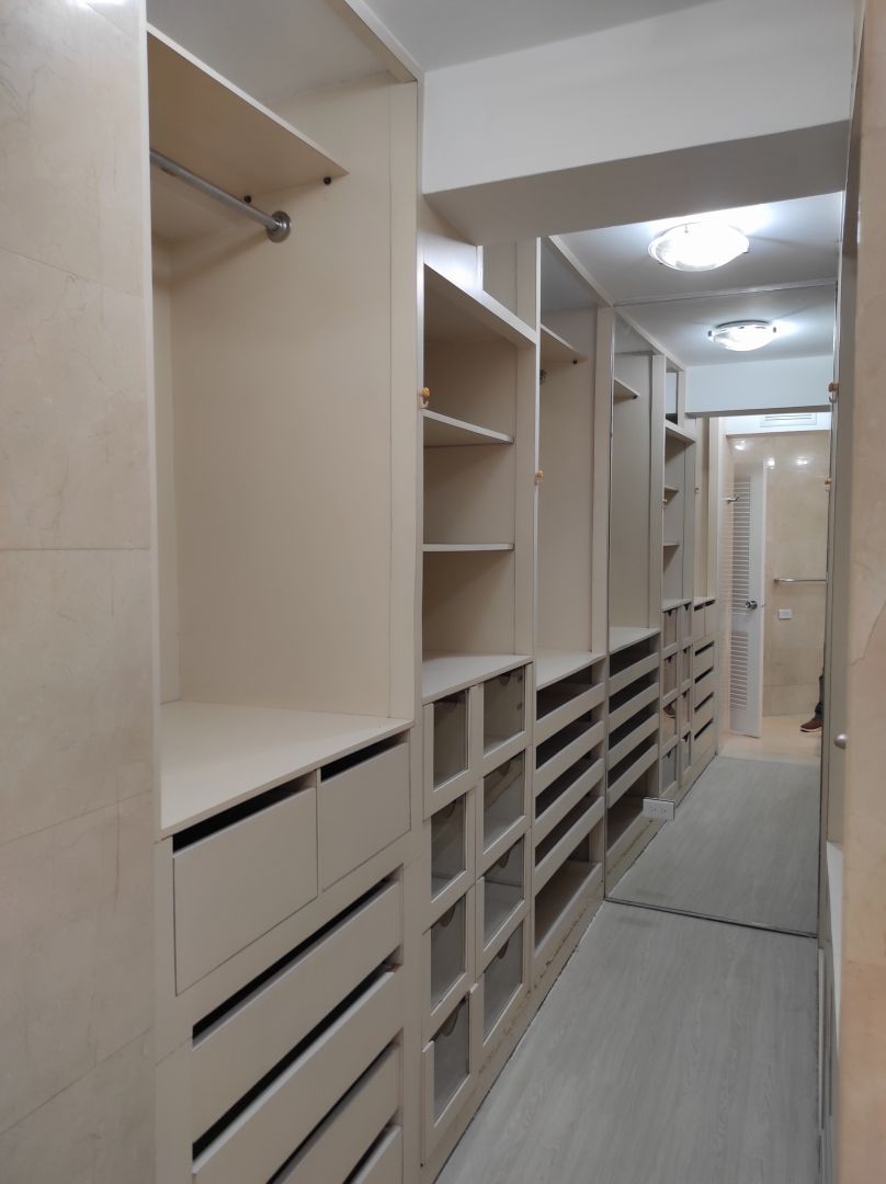 Se alquila rendidor apartamento en Atalaya, Alta Florida. Vista panormica. Excelente conjunto, muy bien mantenido, ubicado en calle terminal. Zona muy tranquila y segura.