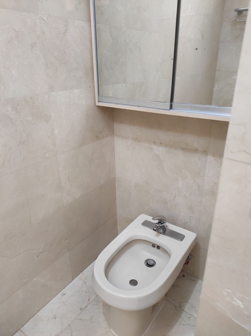 Se alquila rendidor apartamento en Atalaya, Alta Florida. Vista panormica. Excelente conjunto, muy bien mantenido, ubicado en calle terminal. Zona muy tranquila y segura.