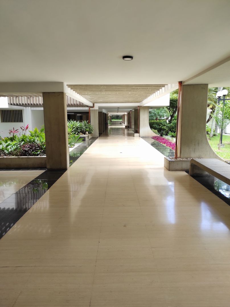 Se alquila rendidor apartamento en Atalaya, Alta Florida. Vista panormica. Excelente conjunto, muy bien mantenido, ubicado en calle terminal. Zona muy tranquila y segura.