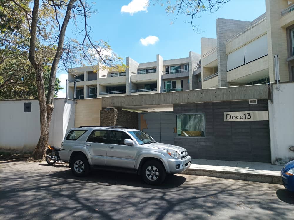 Venta apartamento Pent-House Dplex en el Country Club, sin acabados (obra gris), vista espectacular, zona cntrica pero muy tranquila.