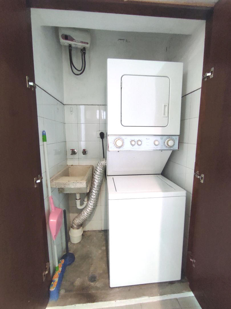 Venta apartamento en Los Bambes, La Boyera parte alta. Excelente conjunto ubicado en calle terminal con control de acceso, estricta seguridad. Zona muy tranquila con clima de montaa y vistas panormicas.
