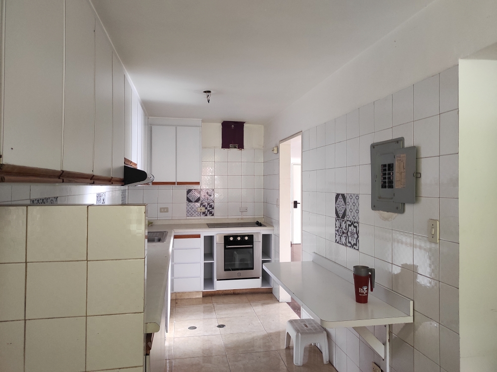 Venta Apartamentos PH Dplex en Las Esmeraldas, conjunto Carabal, con rea +125 m2, calle terminal con doble control de acceso, amplias reas comunes y numerosos puestos para visitantes.