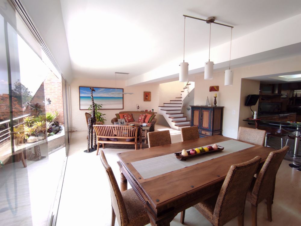 Venta apartamento Pent-House en El Hatillo, zona de La Unin, a menos de 5 minutos de la entrada a La Lagunita, apartamento PH triplex, actualizado, listo 