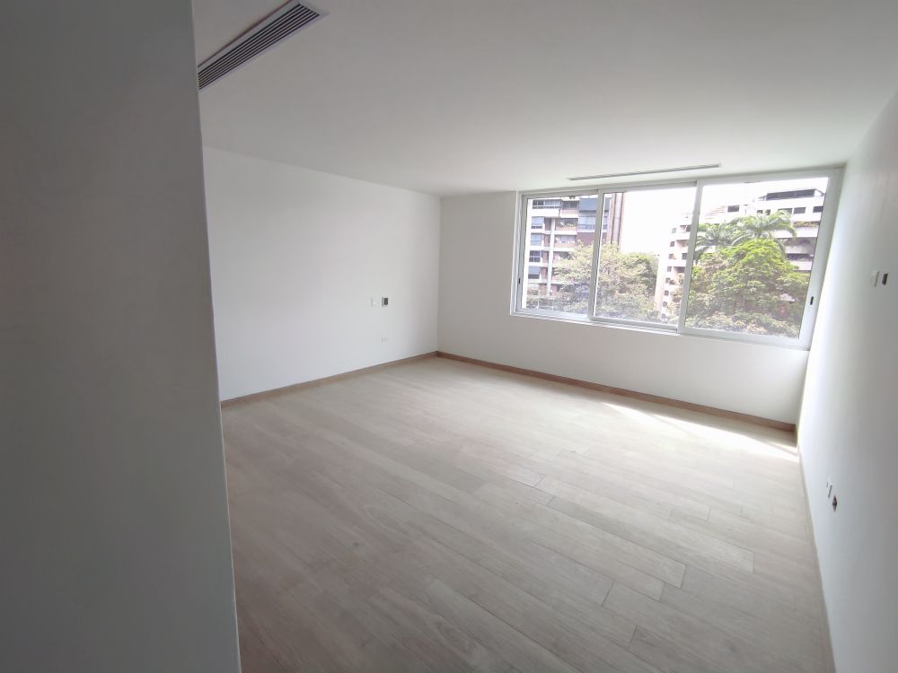 Venta o Alquiler apartamentos en el exclusivo conjunto "Paraso Los Chorros. Alquiler $9-11/m2 Venta $2.220/m2