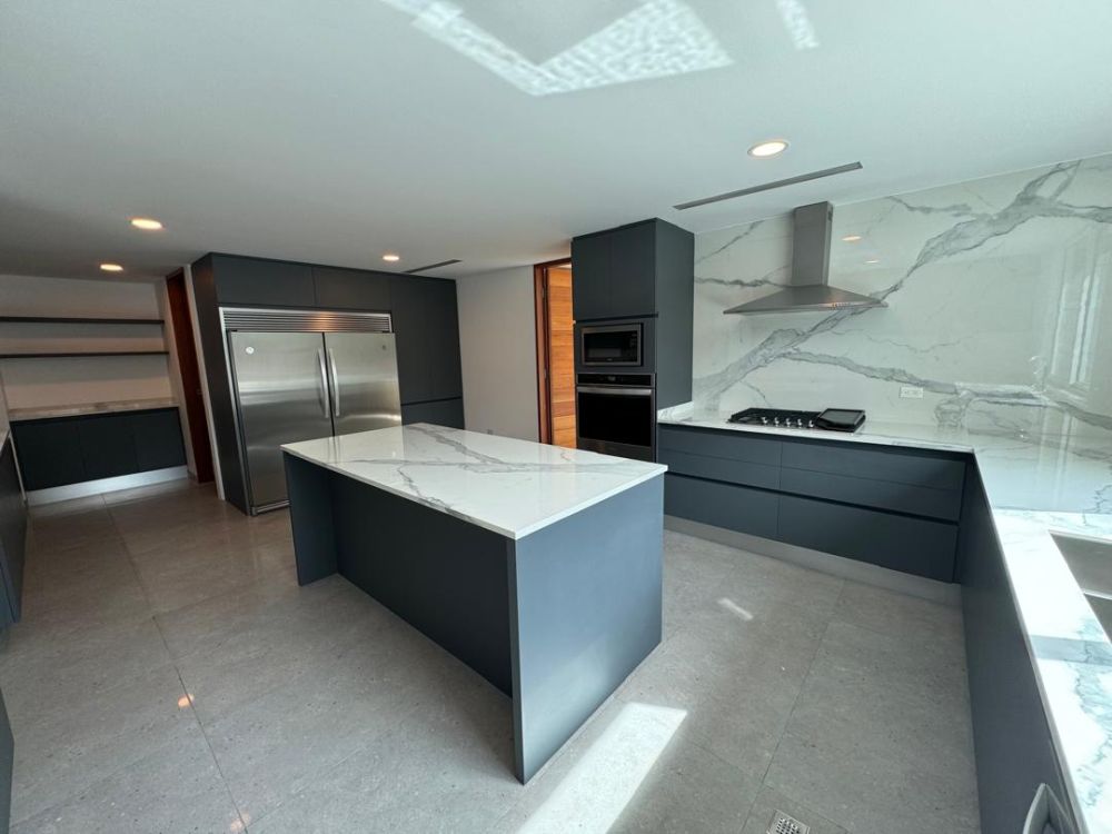 Venta o Alquiler apartamentos en el exclusivo conjunto "Paraso Los Chorros. Alquiler $9-11/m2 Venta $2.220/m2