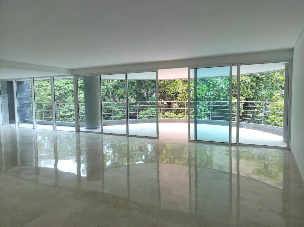 Venta o Alquiler apartamentos en el exclusivo conjunto "Paraso Los Chorros. Alquiler $9-11/m2 Venta $2.220/m2
