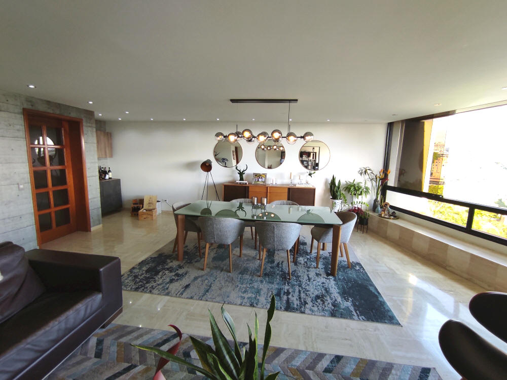 Impecable apartamento en Colinas de Valle Arriba, muy bien ubicado y con excelente vista, actualizado, listo para mudarse, zona segura y tranquila