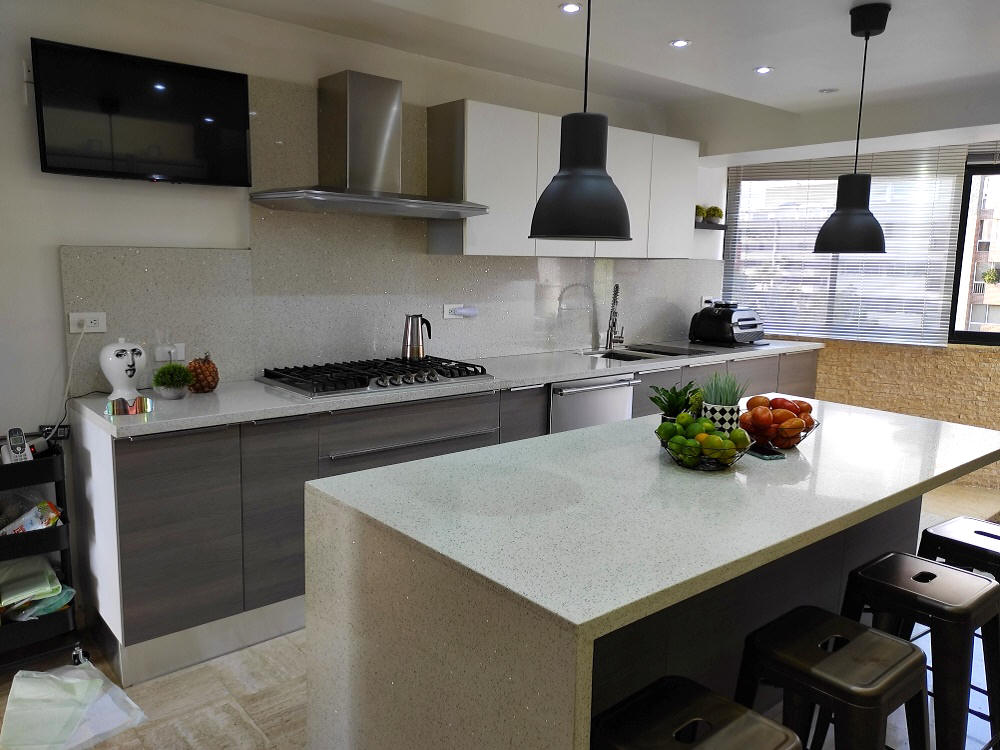 Impecable apartamento en Colinas de Valle Arriba, muy bien ubicado y con excelente vista, actualizado, listo para mudarse, zona segura y tranquila