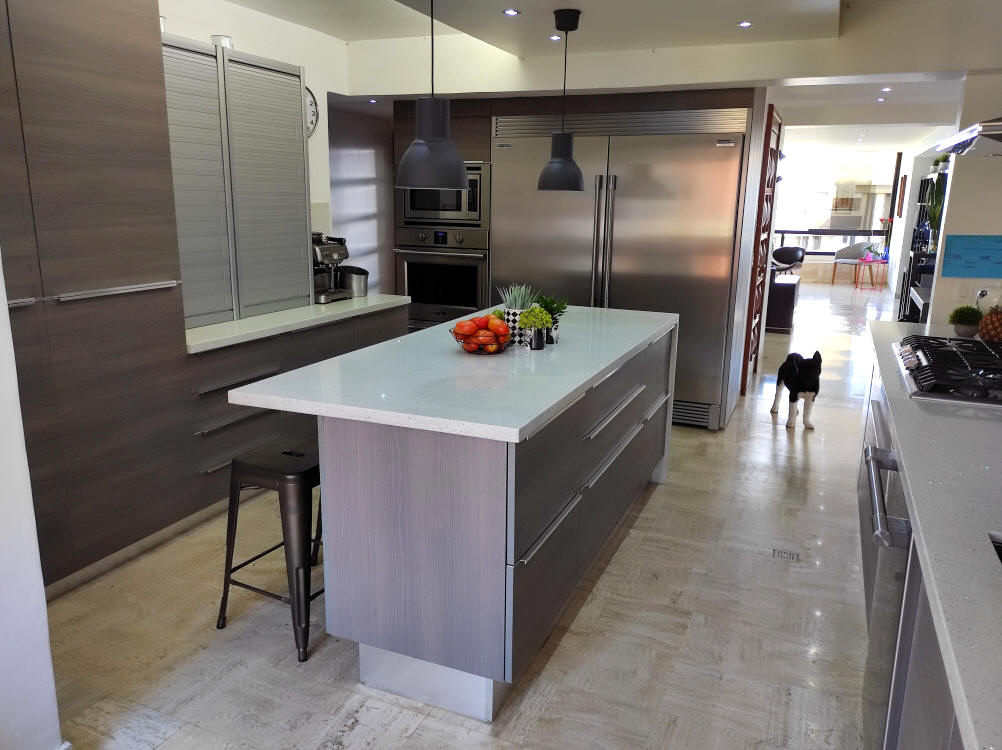 Impecable apartamento en Colinas de Valle Arriba, muy bien ubicado y con excelente vista, actualizado, listo para mudarse, zona segura y tranquila