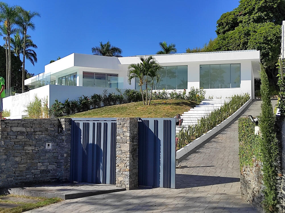 Venta Casa La Lagunita, Caracas, totalmente actualizada a estrenar, vista campos de golf