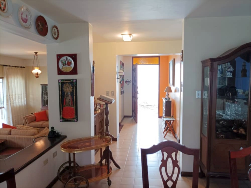 Venta Casa Santa Marta Caracas, excelente ubicacin en calle ciega con caseta de control y vigilancia