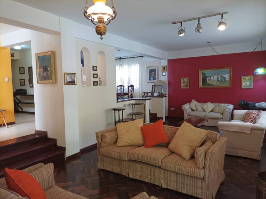 Venta Casa Santa Marta Caracas, excelente ubicacin en calle ciega con caseta de control y vigilancia