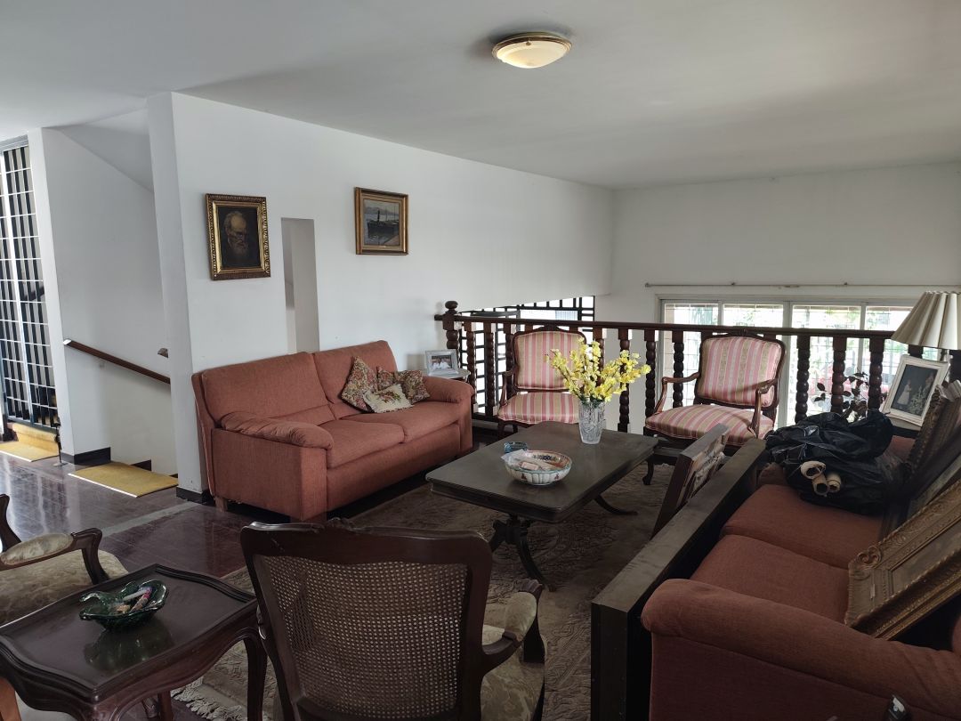 Venta Casa en Santa Marta, Caracas, para remodelar, excelente ubicacin en urbanizacin cerrada con control de acceso.