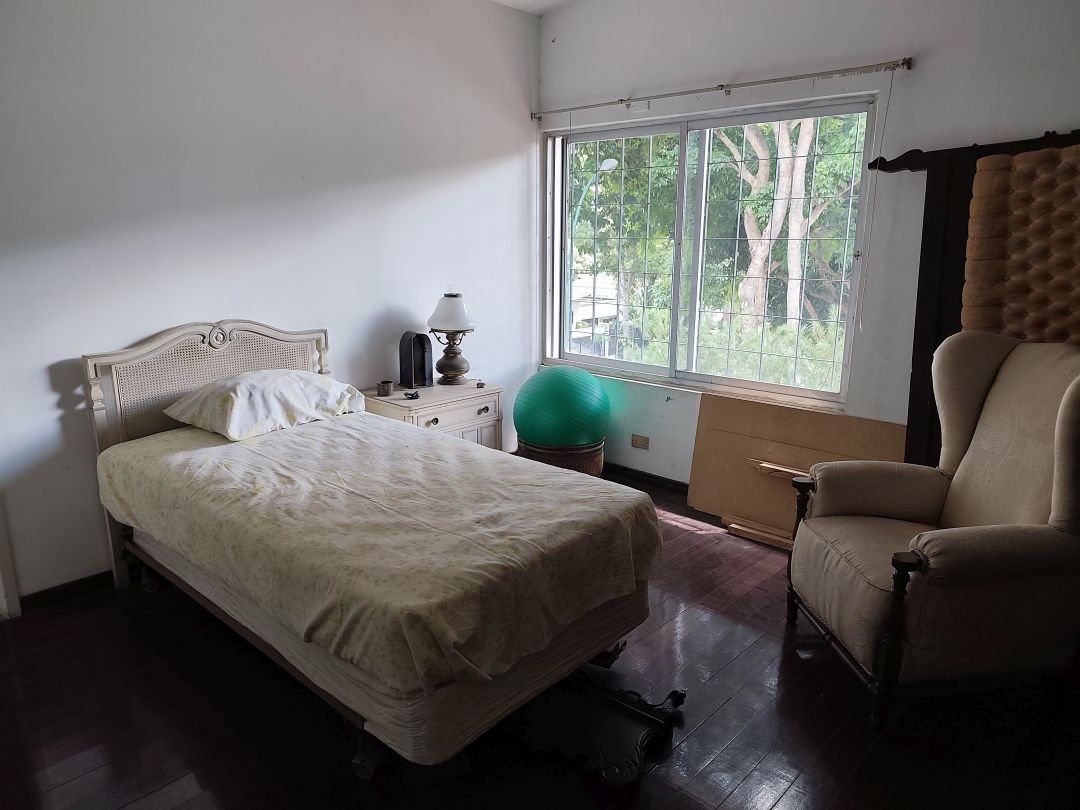 Venta Casa en Santa Marta, Caracas, para remodelar, excelente ubicacin en urbanizacin cerrada con control de acceso.