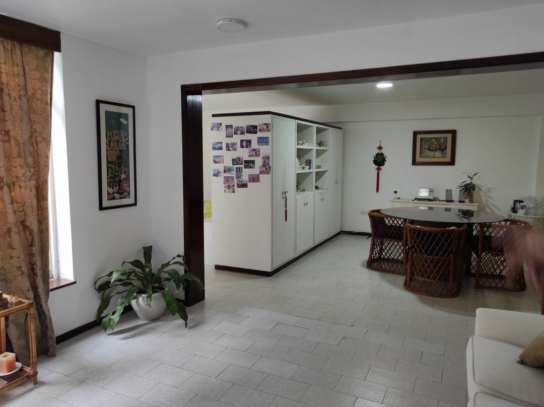 Venta Casa Santa Marta Caracas, frente al Centro Comercial. Inmuebles, compra, venta, alquiler, inversin, corredores, corretaje, asesores