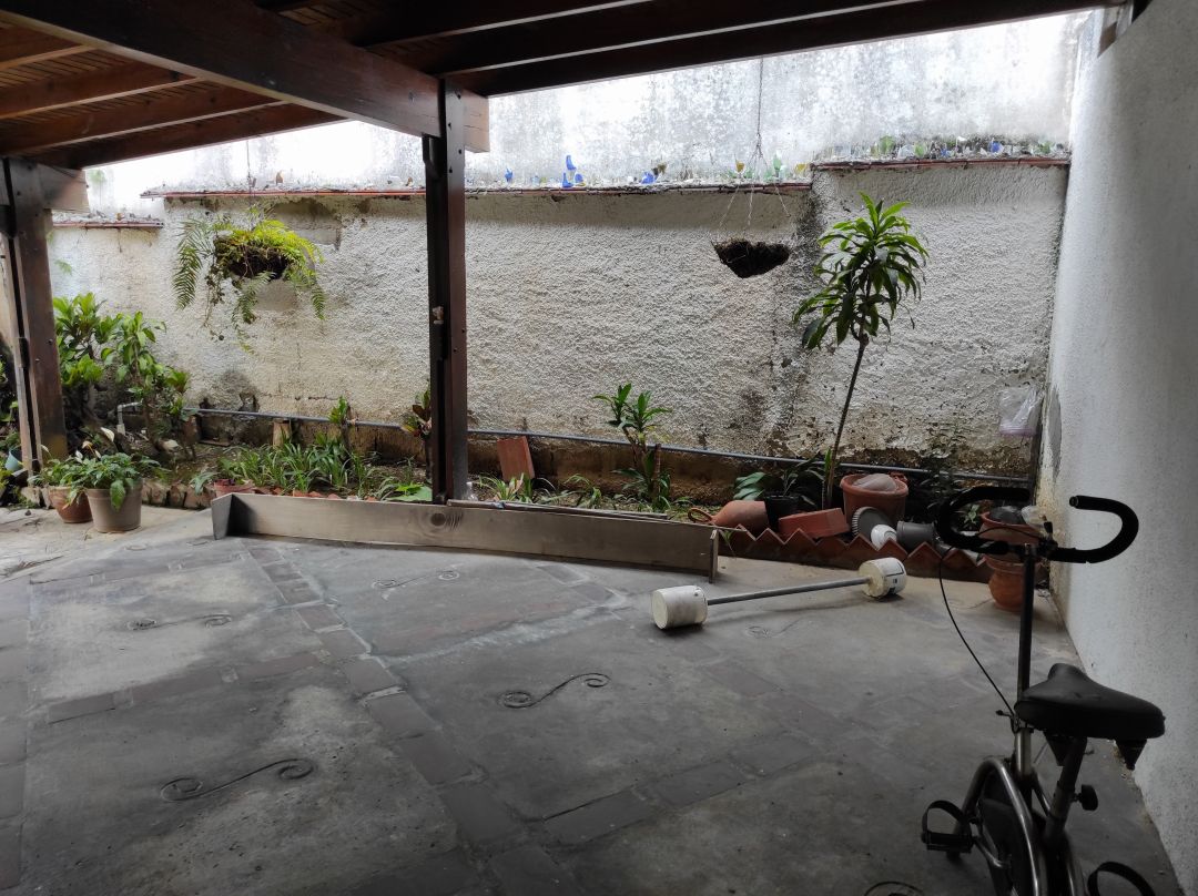 Venta Casa Santa Marta Caracas, frente al Centro Comercial. Inmuebles, compra, venta, alquiler, inversin, corredores, corretaje, asesores