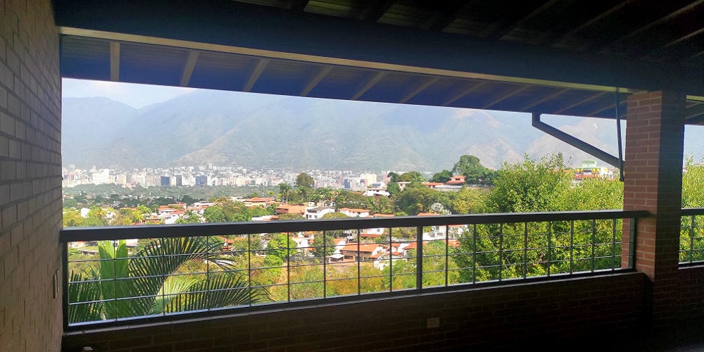 Venta de 3 Fabulosas Casas en el Exclusivo conjunto Caurimare Tepuy. Vistas panormicas de la ciudad y El Avila, Estricto control de Acceso y Seguridad.