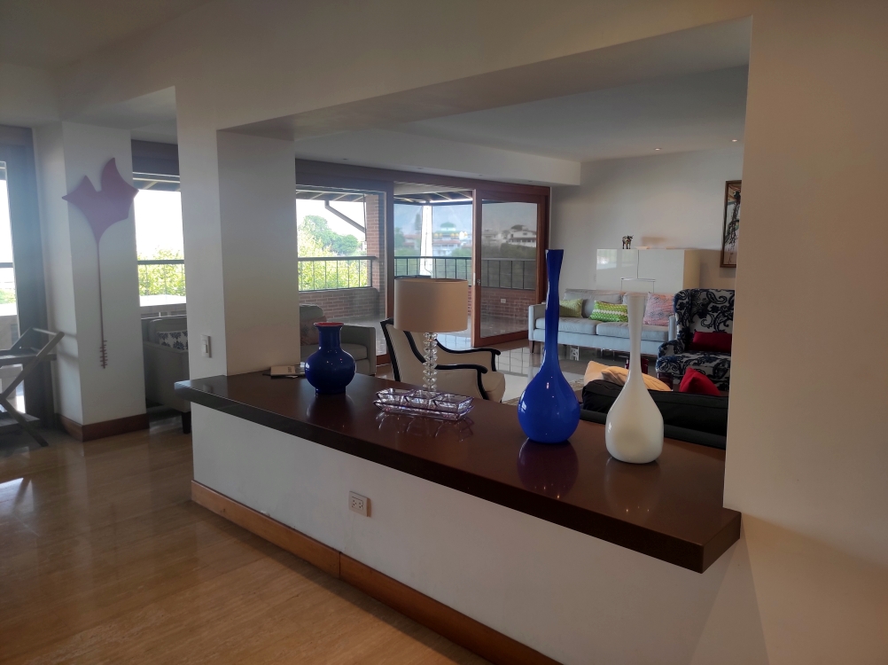 Venta de 3 Fabulosas Casas en el Exclusivo conjunto Caurimare Tepuy. Vistas panormicas de la ciudad y El Avila, Estricto control de Acceso y Seguridad.