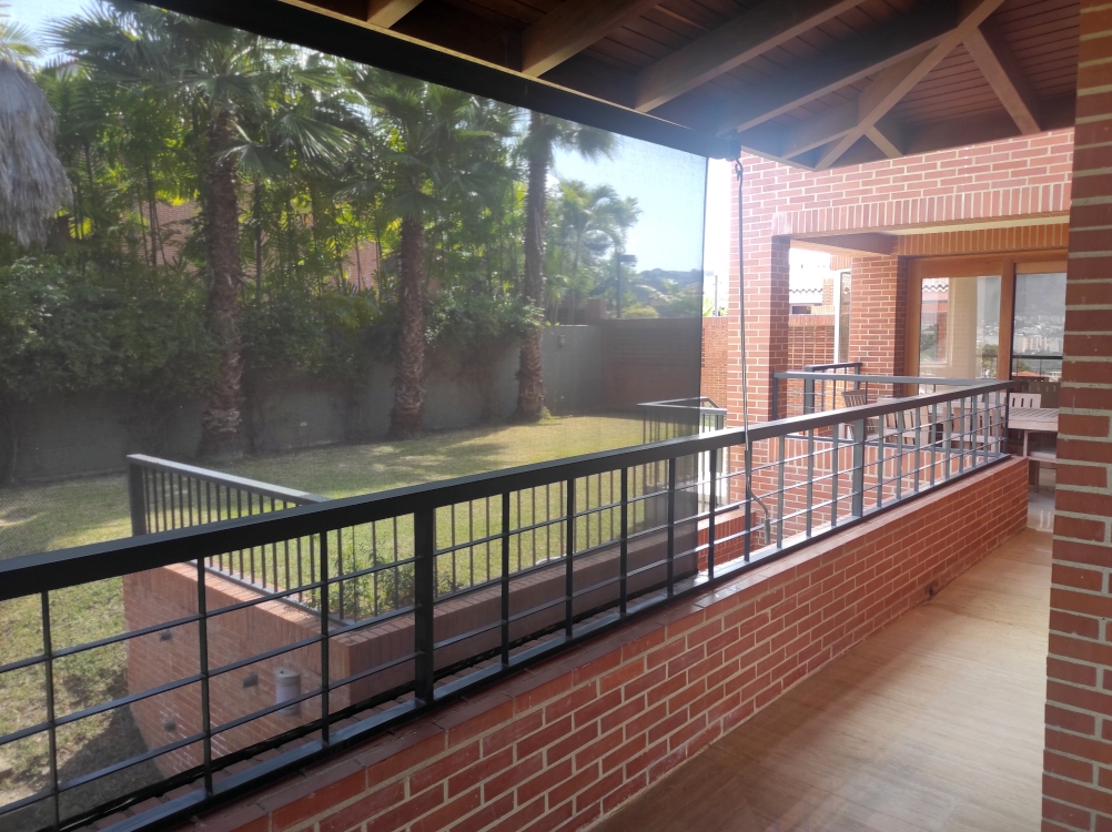Venta de 3 Fabulosas Casas en el Exclusivo conjunto Caurimare Tepuy. Vistas panormicas de la ciudad y El Avila, Estricto control de Acceso y Seguridad.