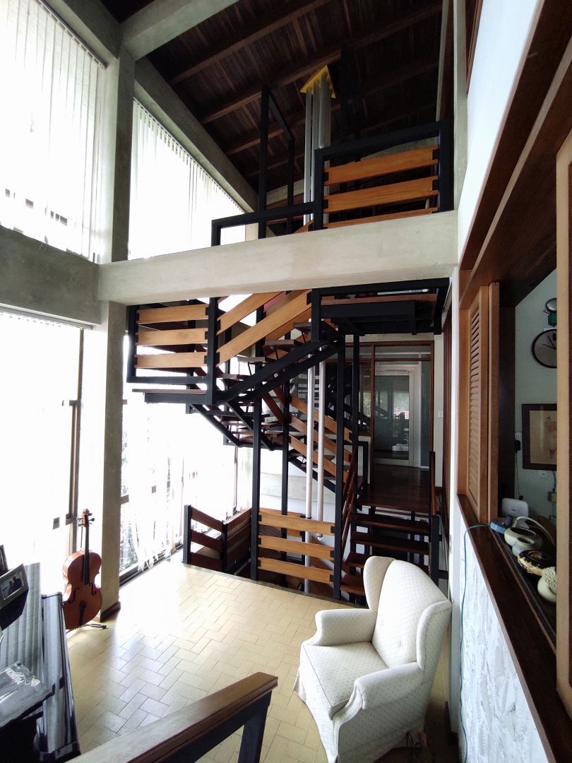 Venta Casa en Colinas de Santa Mnica, excelente oportunidad, edificacin de niveles, muy funcional, para remodelar, con vista sobre toda la ciudad.
