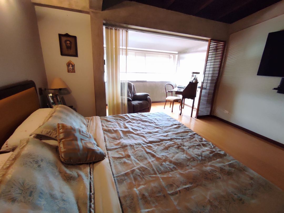 Venta Casa en Colinas de Santa Mnica, excelente oportunidad, edificacin de niveles, muy funcional, para remodelar, con vista sobre toda la ciudad.