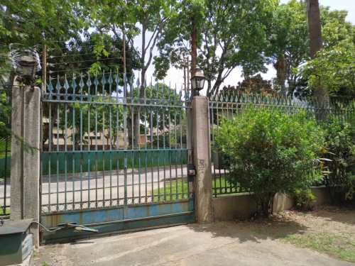 Casa Venta, Country Club Excelente oportunidad para remodelar a fondo  desarrollar proyecto nuevo, la mejor ubicacin de Caracas