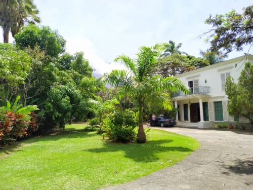 Casa Venta, Country Club Excelente oportunidad para remodelar a fondo  desarrollar proyecto nuevo, la mejor ubicacin de Caracas