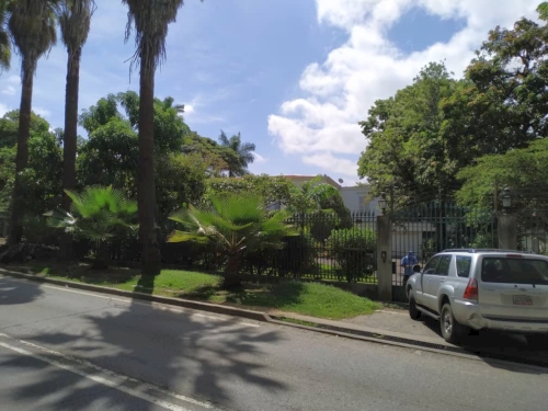 Casa Venta, Country Club Excelente oportunidad para remodelar a fondo  desarrollar proyecto nuevo, la mejor ubicacin de Caracas