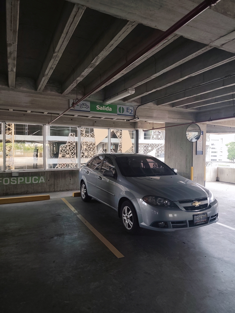 Alquiler Oficina Las Mercedes, Torre "MSA", Recepci�n, Oficina Principal o Reuniones. 3 Oficinas independientes, Ba�o, Dep�sito, Area archivos y copiado. 1 puesto de estacionamiento propio. Vista panor�mica, inmejorable ubicaci�n.