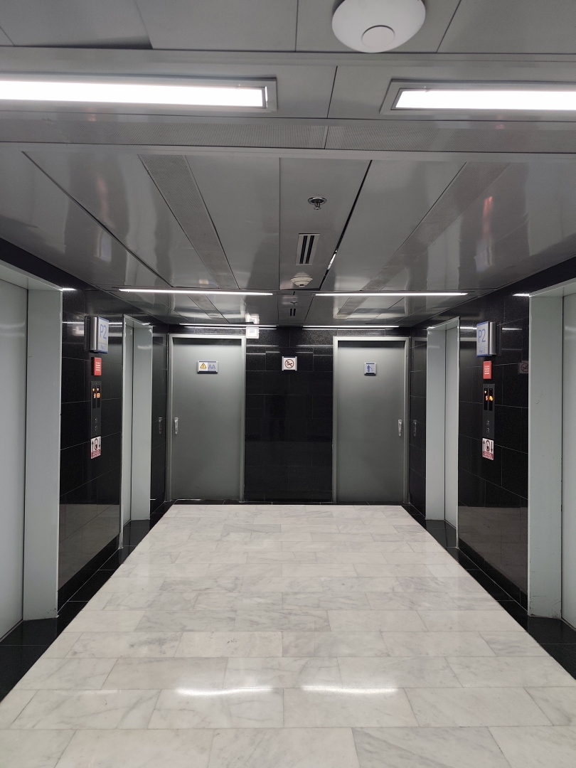 Alquiler Oficina Las Mercedes, Torre "MSA", Recepci�n, Oficina Principal o Reuniones. 3 Oficinas independientes, Ba�o, Dep�sito, Area archivos y copiado. 1 puesto de estacionamiento propio. Vista panor�mica, inmejorable ubicaci�n.