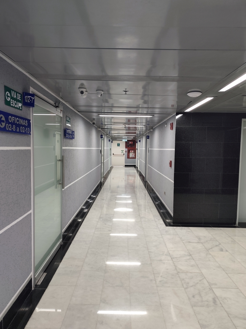 Alquiler Oficina Las Mercedes, Torre "MSA", Recepci�n, Oficina Principal o Reuniones. 3 Oficinas independientes, Ba�o, Dep�sito, Area archivos y copiado. 1 puesto de estacionamiento propio. Vista panor�mica, inmejorable ubicaci�n.
