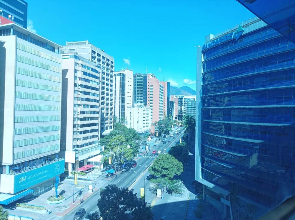 En Venta piso completo en en Centro Galipn, en El Rosal, impecable conjunto de oficinas ubicado en el principal corredor financiero y empresarial de la Capital. https://grupo-tenca.com/index.html