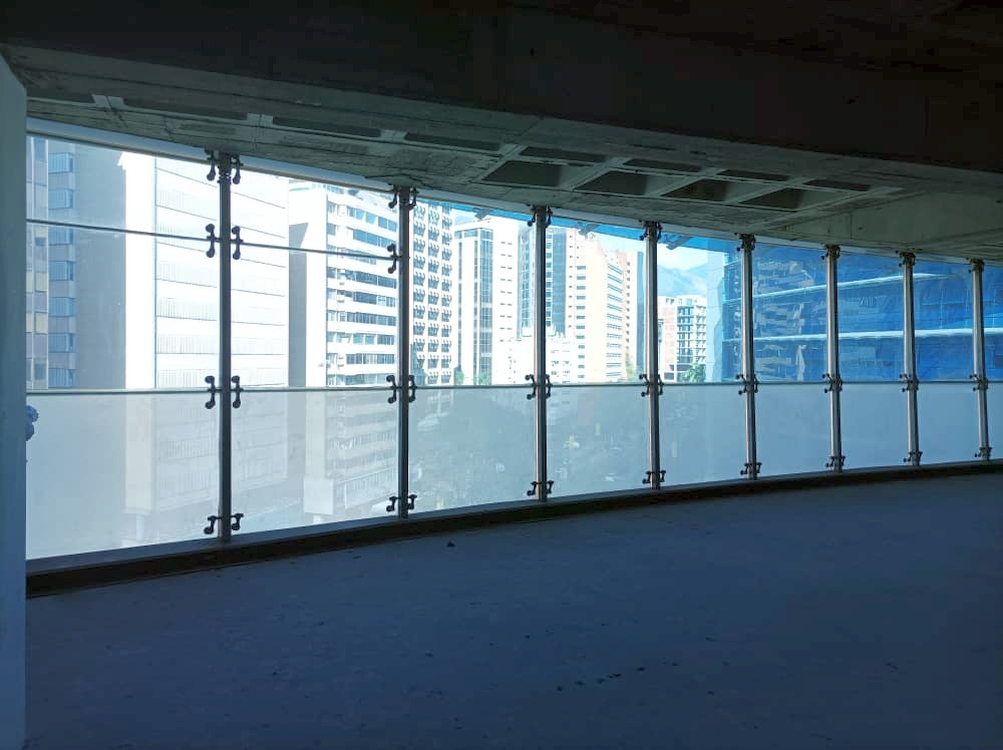 En Venta piso completo en en Centro Galipn, en El Rosal, impecable conjunto de oficinas ubicado en el principal corredor financiero y empresarial de la Capital. https://grupo-tenca.com/index.html