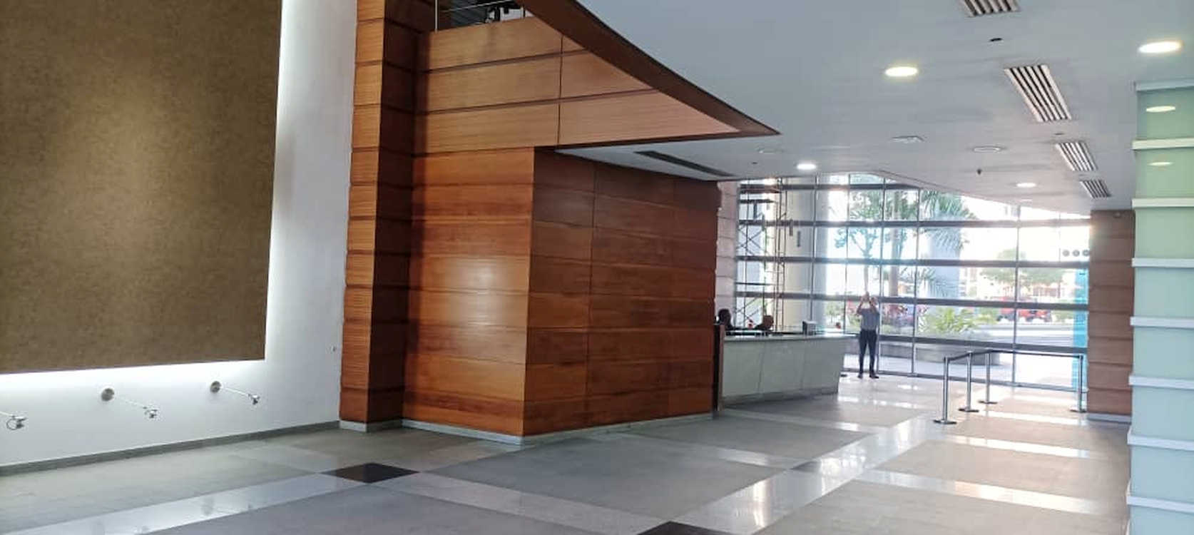 En Venta piso completo en en Centro Galipn, en El Rosal, impecable conjunto de oficinas ubicado en el principal corredor financiero y empresarial de la Capital. https://grupo-tenca.com/index.html