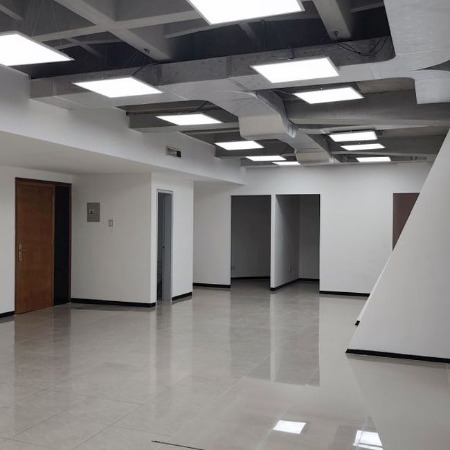 Edificio de Comercios y Oficinas a la Venta en Las Mercedes.10 pisos incluyendo stano con 27 puestos de estacionamiento. Precio de oportunidad en la zona de mayor revalorizacin de Caracas.