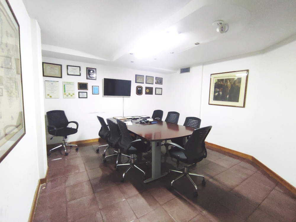 Venta Casa Comercial con otra Parcela de estacionamiento y depsito anexa, con rea permitida por construir, muy bien ubicada en La California con salida directa a la Av. Ro de Janeiro y conexin expresa a principales avenidas y autopistas.