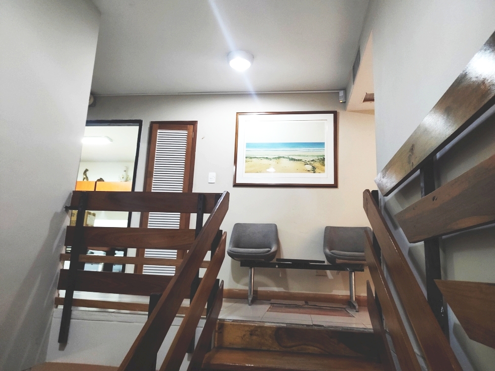 Venta Casa Comercial con otra Parcela de estacionamiento y depsito anexa, con rea permitida por construir, muy bien ubicada en La California con salida directa a la Av. Ro de Janeiro y conexin expresa a principales avenidas y autopistas.