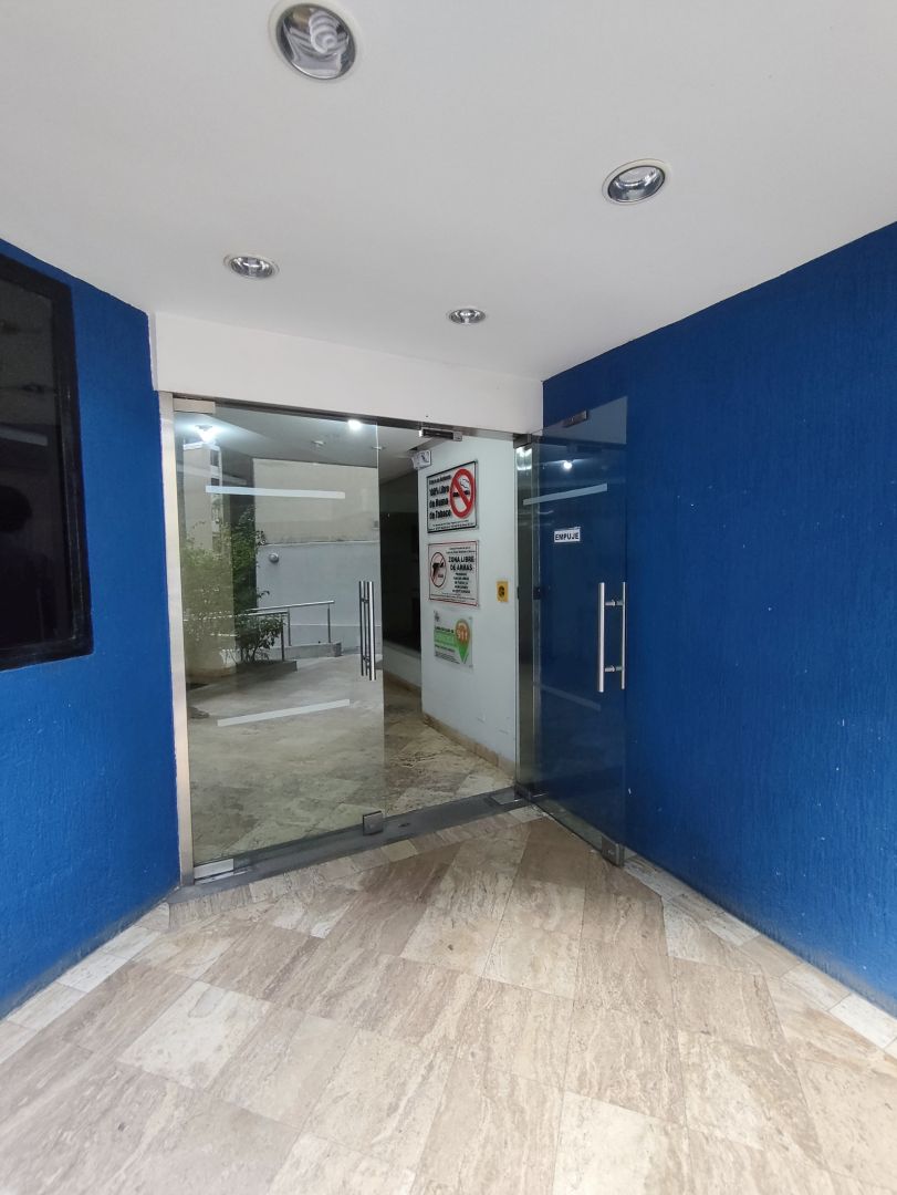 Edificio de Comercios y Oficinas a la Venta en Las Mercedes.10 pisos incluyendo stano con 27 puestos de estacionamiento. Precio de oportunidad en la zona de mayor revalorizacin de Caracas.