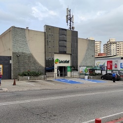 Venta de Local Comercial, muy bien distribu�do y proporcionado, funcionando. Excelente ubicaci�n y c�modo estacionamiento