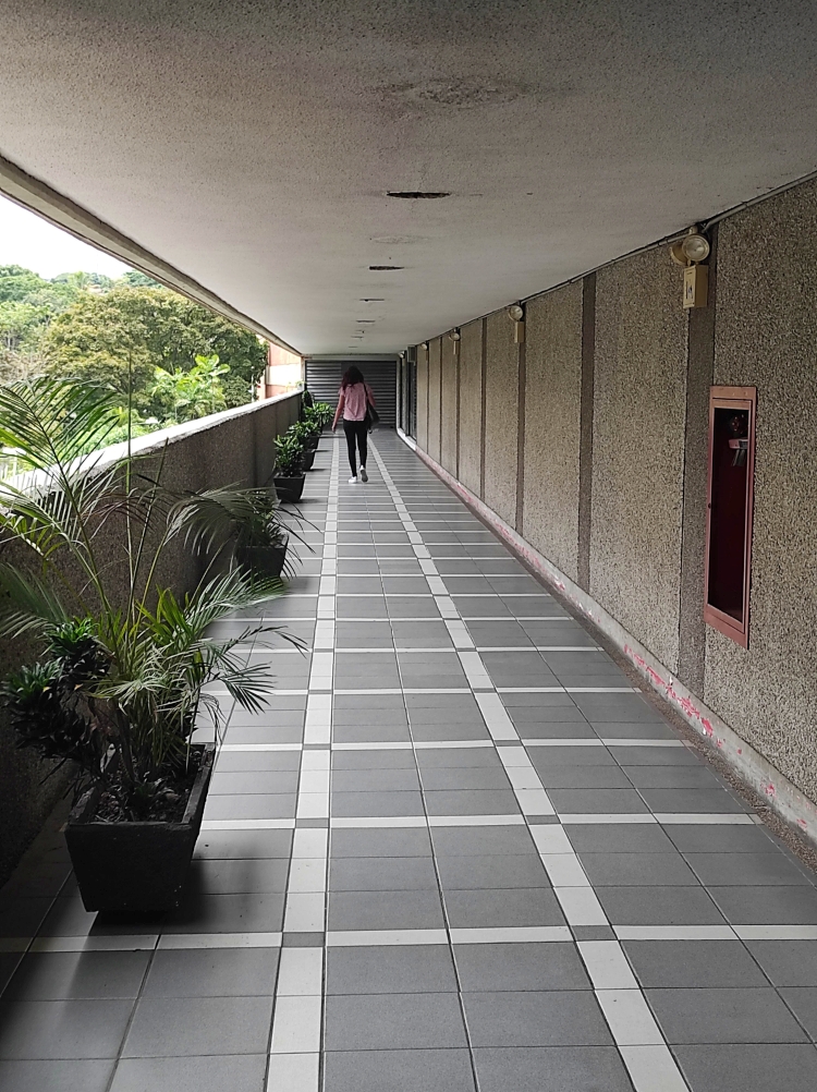 Venta de Local Comercial, C.C. El Sol en Santa Paula, muy bien distribu�do y proporcionado, funcionando. Excelente ubicaci�n y c�modo estacionamiento disponible para clientes.